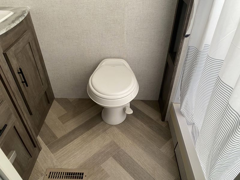 Used 2021 FOREST RIVER WILDWOOD 22RBS Image 17