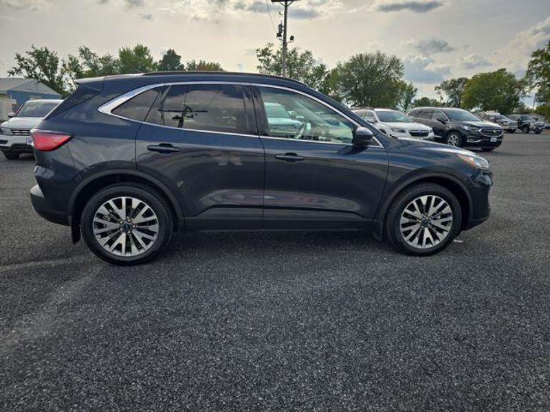 2022 Ford Escape Titanium photo 8