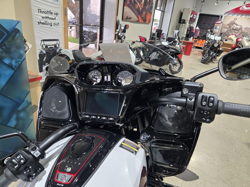 2025 Indian Motorcycle CHALLENGER ELITE 49ST Image 16