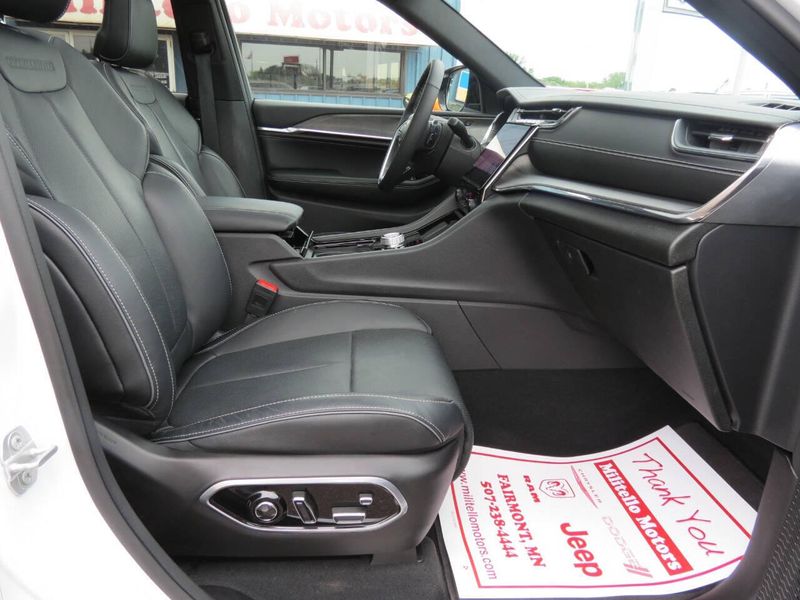 Used 2025 Jeep Grand Cherokee L Overland 4x4 4dr SUVImage 20