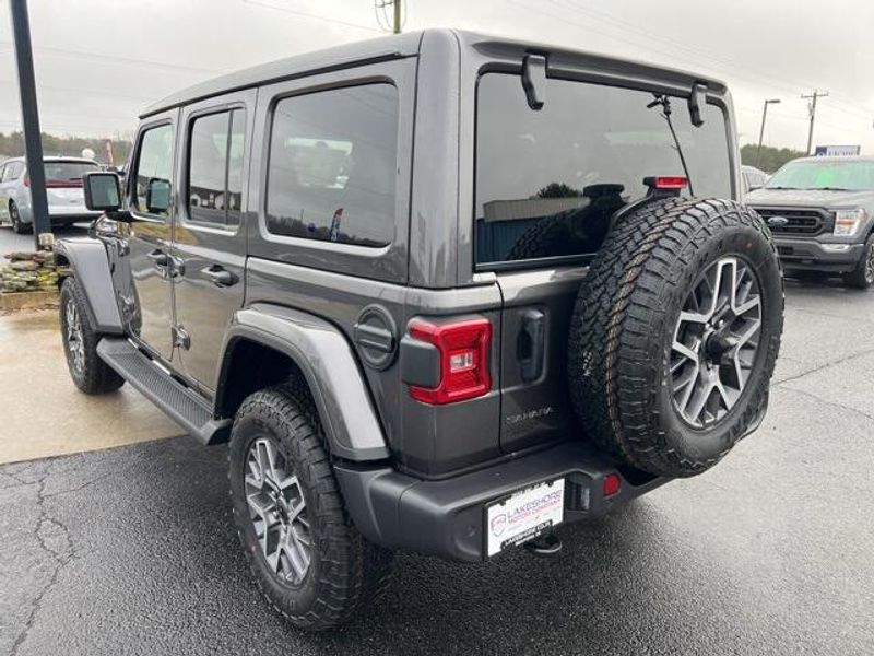 2025 Jeep Wrangler 4-door SaharaImage 5