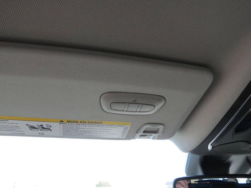 Used 2023 Jeep Grand Cherokee Limited 4x4 4dr SUVImage 18