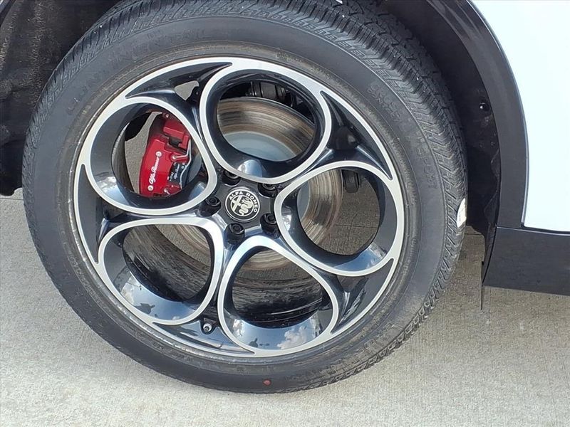 New 2025 Alfa Romeo Stelvio VeloceImage 6