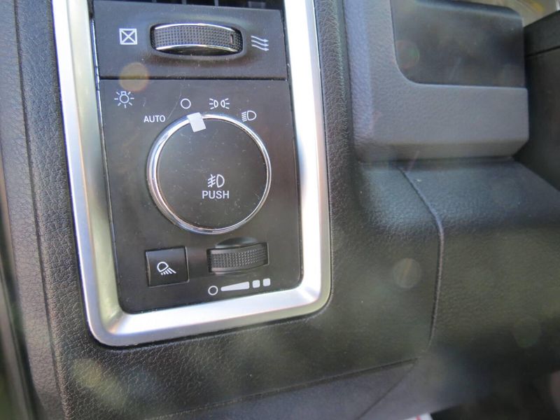 Used 2017 RAM 1500 SLT 4x4 4dr Crew Cab 5.5 ft. SB PickupImage 15