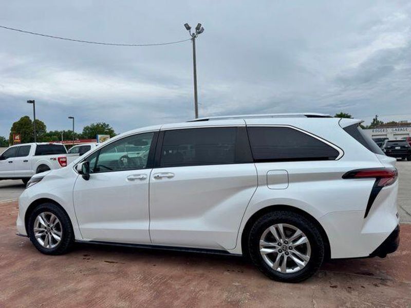 Used 2022 Toyota Sienna LimitedImage 8