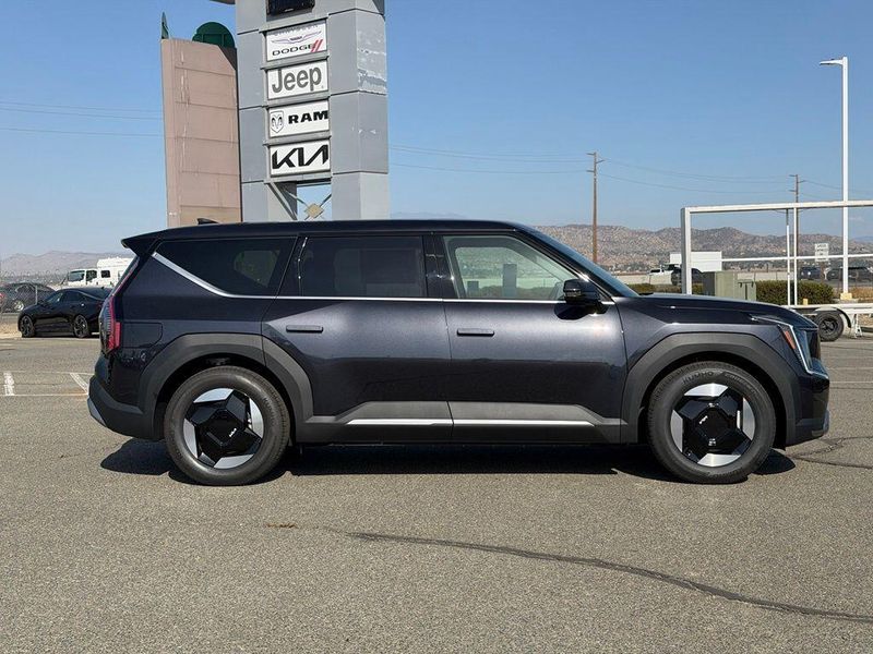 New 2026 Kia EV9 Light Long RangeImage 8