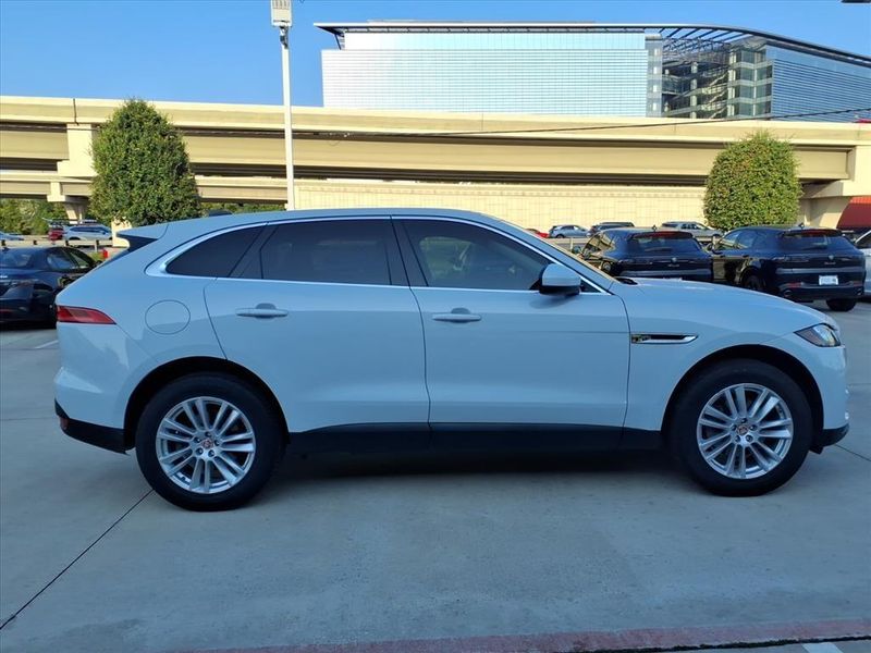 Used 2020 Jaguar F-PACE 25t PrestigeImage 9