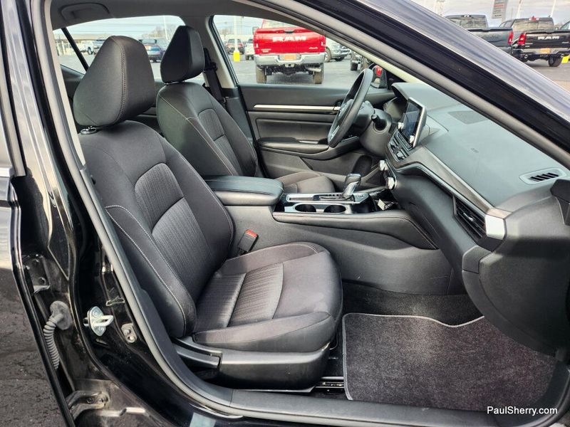 Used 2023 Nissan Altima 2.5 SV