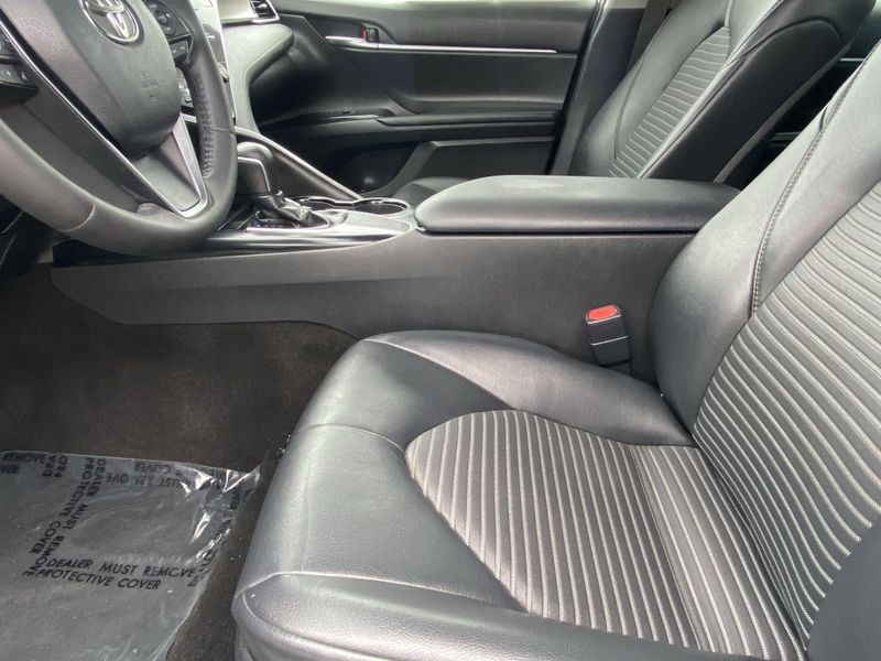 2018 Toyota Camry SEImage 17