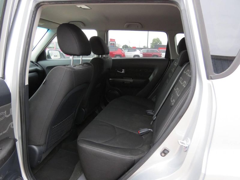 Used 2012 Kia Soul + 4dr Crossover 6AImage 17
