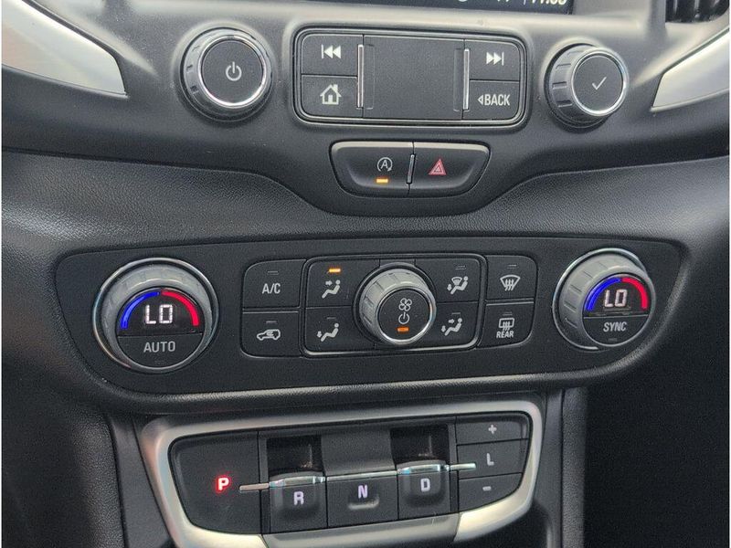 Used 2024 GMC Terrain SLEImage 17