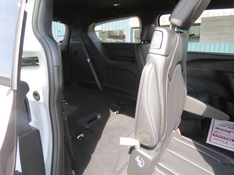 New 2026 Chrysler Pacifica SelectImage 22
