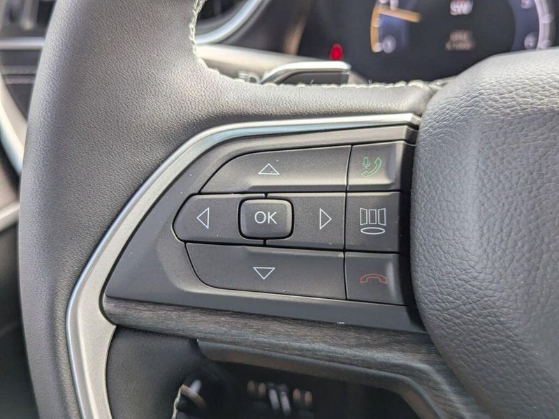 New 2024 Jeep Grand Cherokee L Limited 4x2Image 28