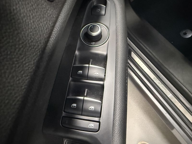 Used 2023 Alfa Romeo Stelvio Ti AWD w/Sunroof & NavImage 26
