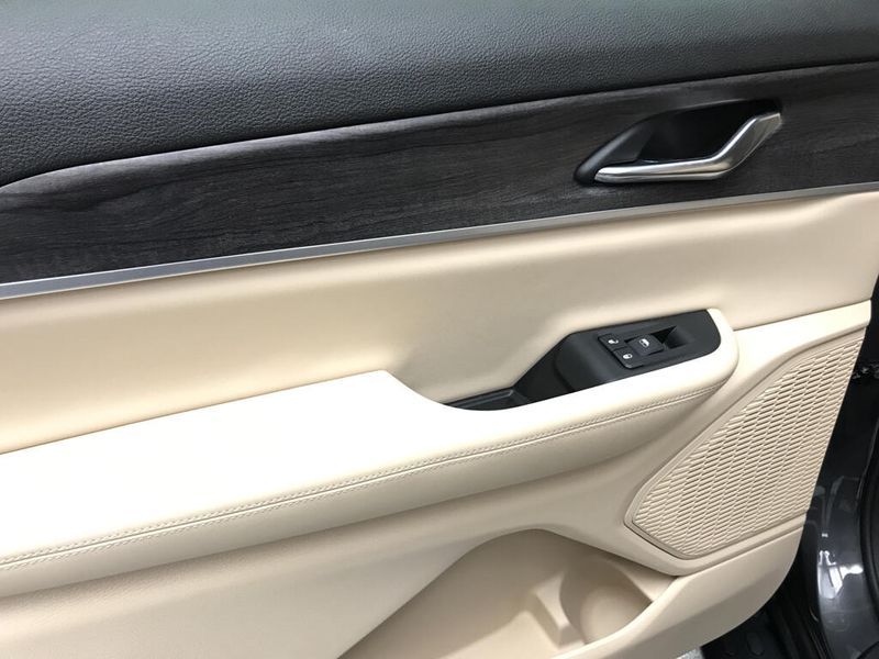 Used 2024 Jeep Grand Cherokee L LimitedImage 15