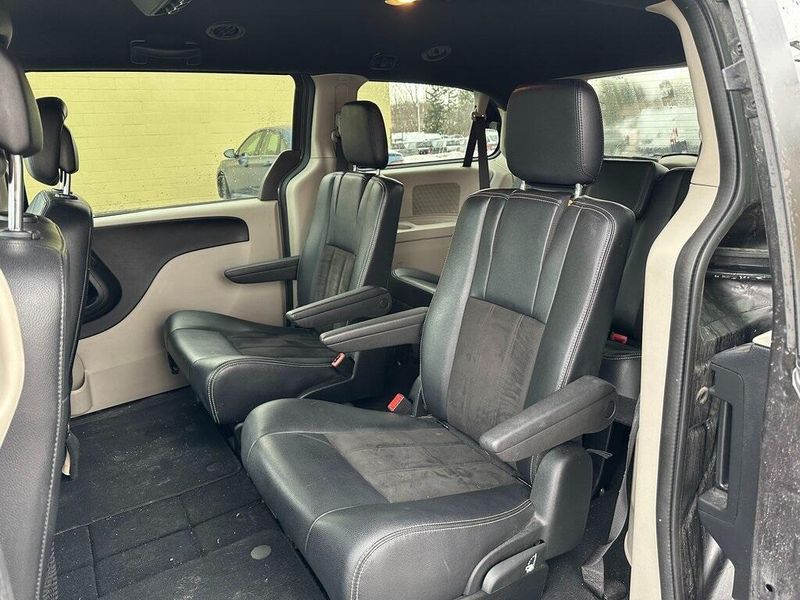 2019 Dodge Grand Caravan SXTImage 17