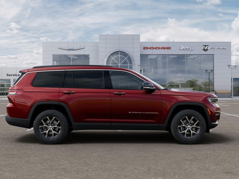 New 2025 Jeep Grand Cherokee L Limited 4x4Image 28