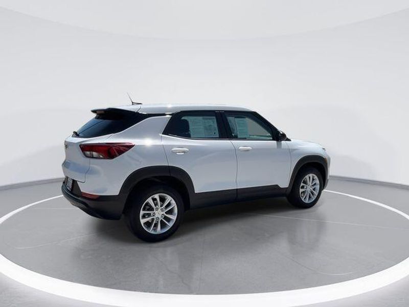 Used 2025 Chevrolet Trailblazer LSImage 8
