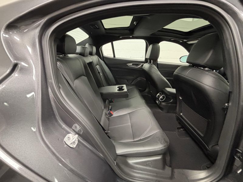 2024 Alfa Romeo Giulia Ti Q4 AWD w/Sunroof/Nav/Activ AsstImage 14