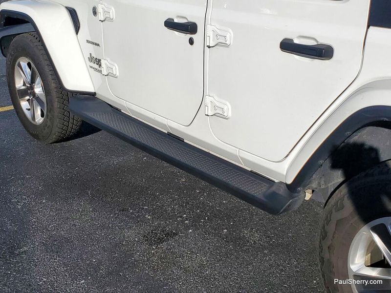 2021 Jeep Wrangler Unlimited Sahara photo 3