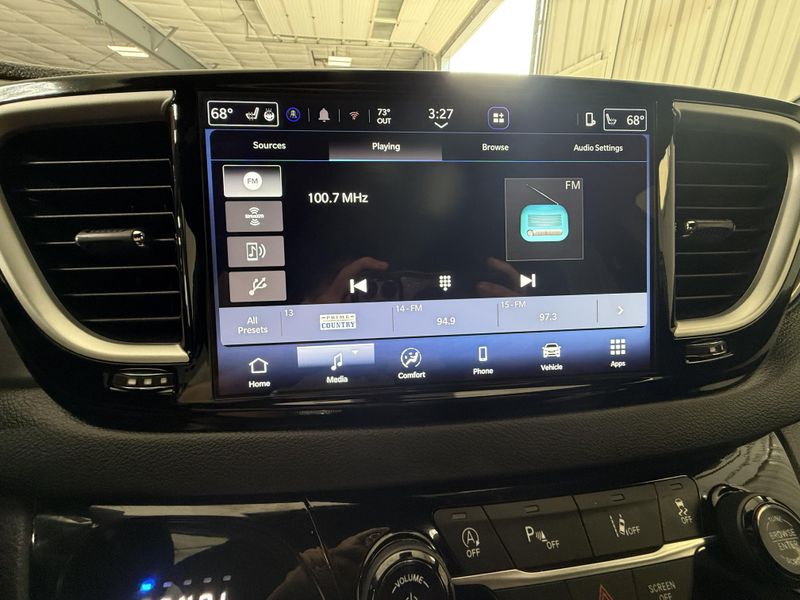 Used 2026 Chrysler Pacifica SelectImage 25