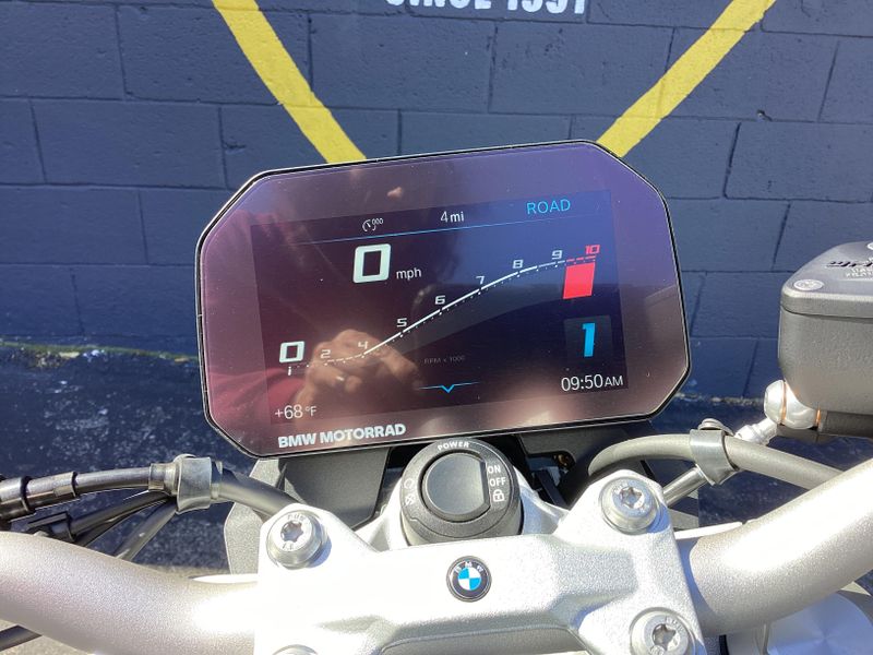 2024 BMW F 900 R 