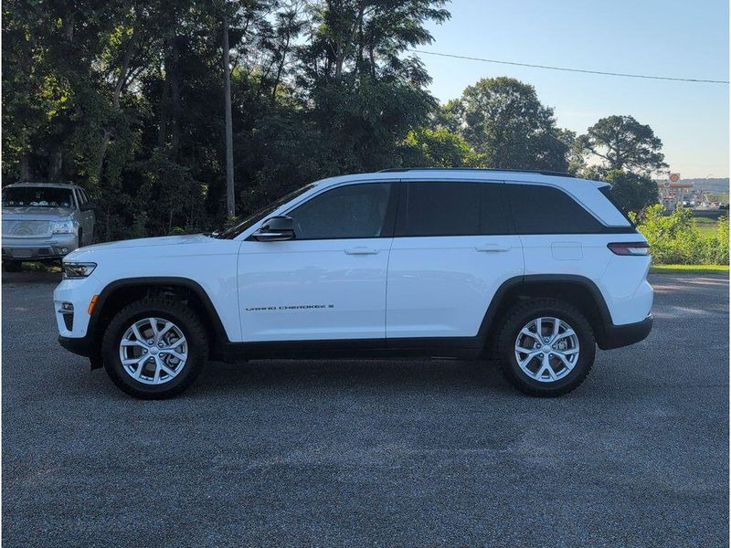 Used 2023 Jeep Grand Cherokee LimitedImage 2