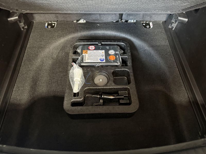 Used 2025 Jeep Compass LimitedImage 6