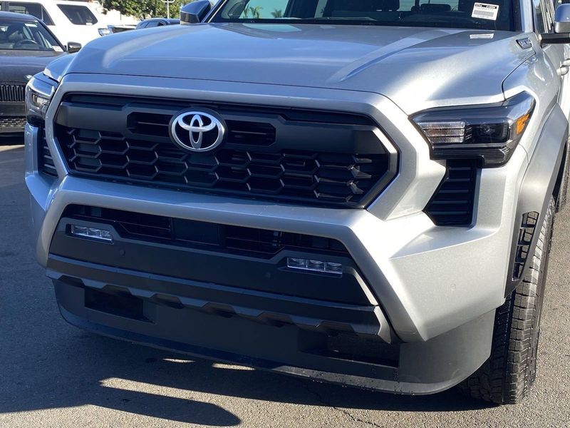 2024 Toyota Tacoma TRD Off Road HybridImage 7