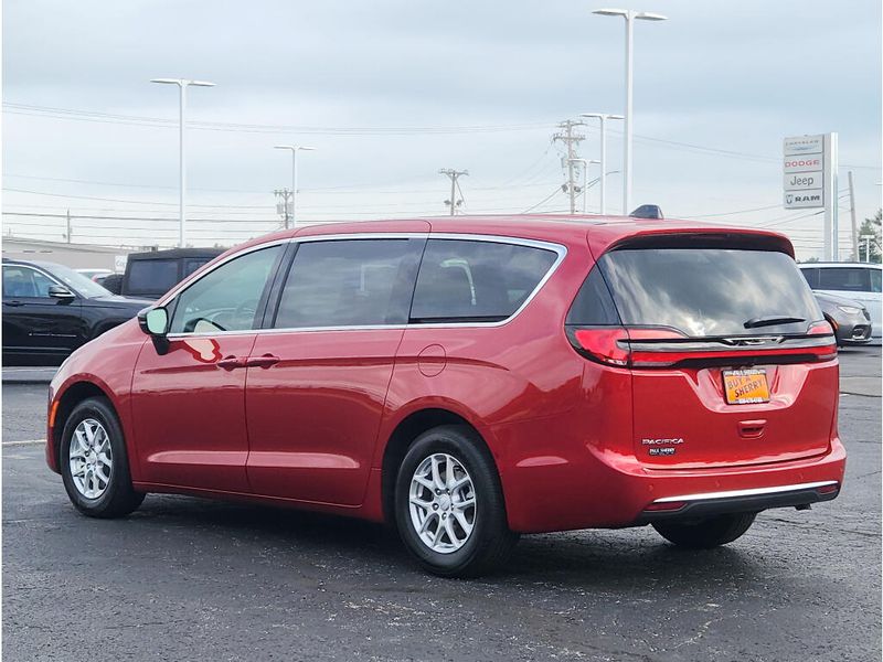 New 2027 Chrysler Pacifica Select
