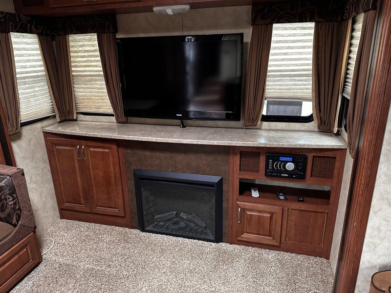 Used 2014 FOREST RIVER WILD CAT Image 9