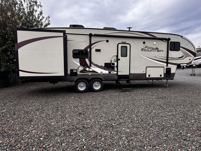 Used 2016 FOX MOUNTAIN 335BHS Image 6