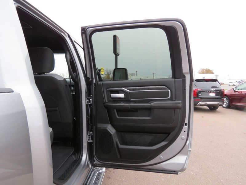 Used 2024 RAM 2500 Big Horn 4x4 4dr Crew Cab 6.3 ft. SB PickupImage 24