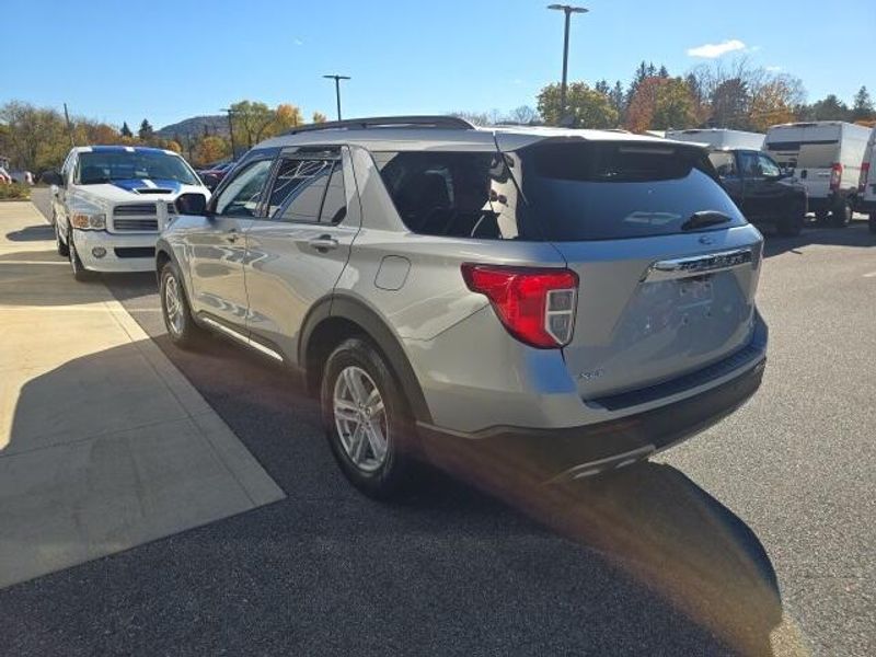 2021 Ford Explorer XLT photo 4