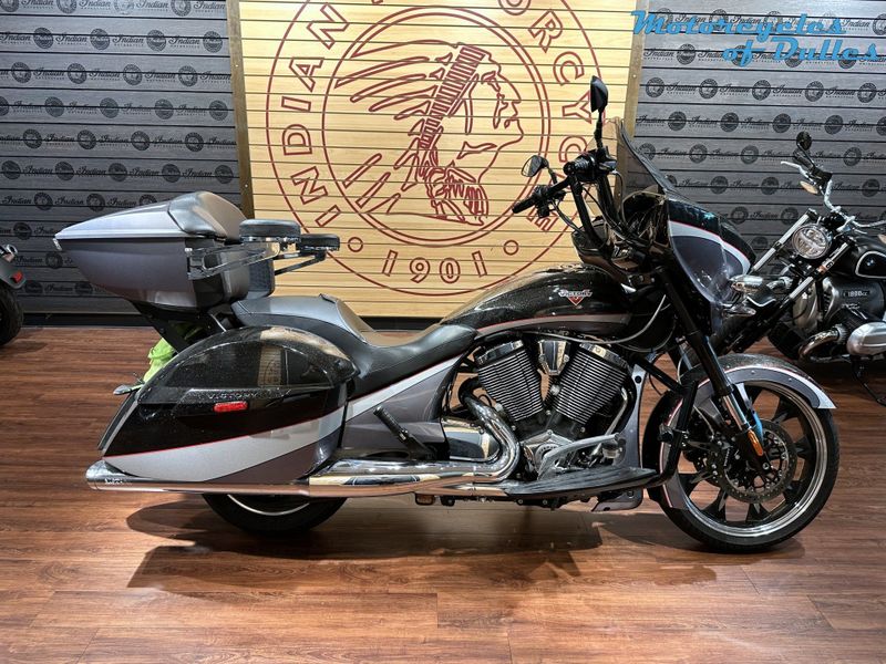 2016 Victory Magnum in a Black Crystal & Super Steel Grey exterior color. Motorcycles of Dulles 571.934.4450 motorcyclesofdulles.com 