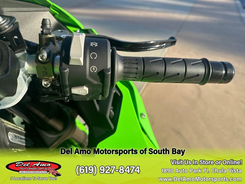 2024 Kawasaki ZX1002TRFNL-GN1  in a LIME GREEN/EBONY exterior color. Del Amo Motorsports of South Bay (619) 547-1937 delamomotorsports.com 