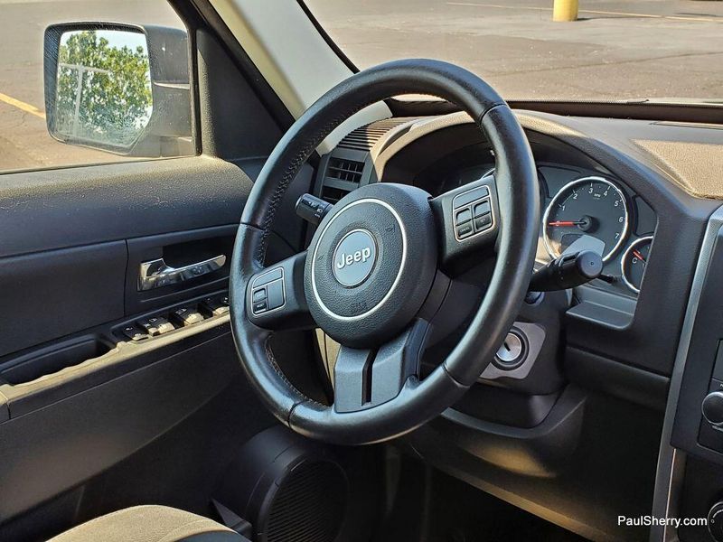 Used 2011 Jeep Liberty SportImage 17