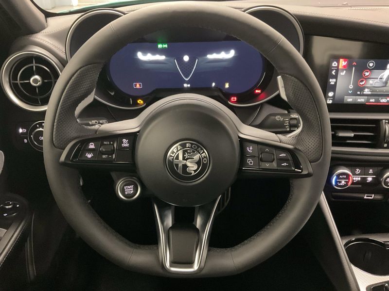 New 2026 Alfa Romeo Giulia AwdImage 17