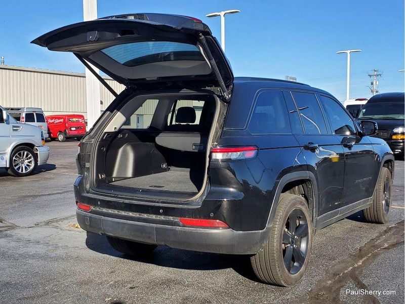 2024 Jeep Grand Cherokee Limited photo 3
