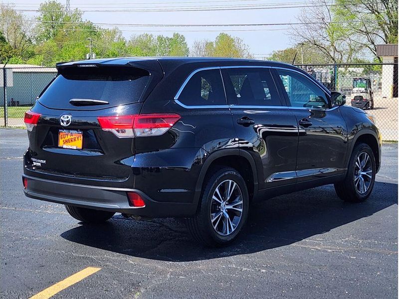 Used 2019 Toyota Highlander LE