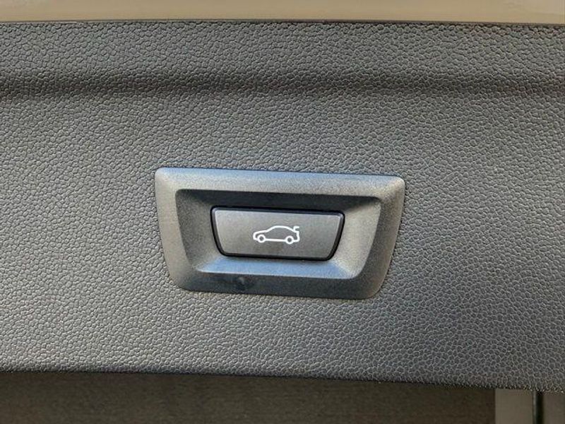 Used 2026 BMW iX xDrive60Image 18