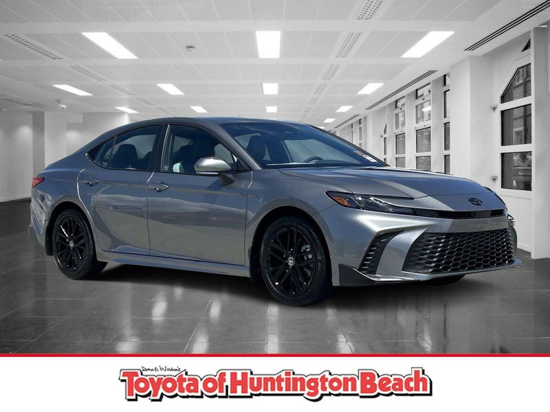 2025 Toyota Camry SEImage 1