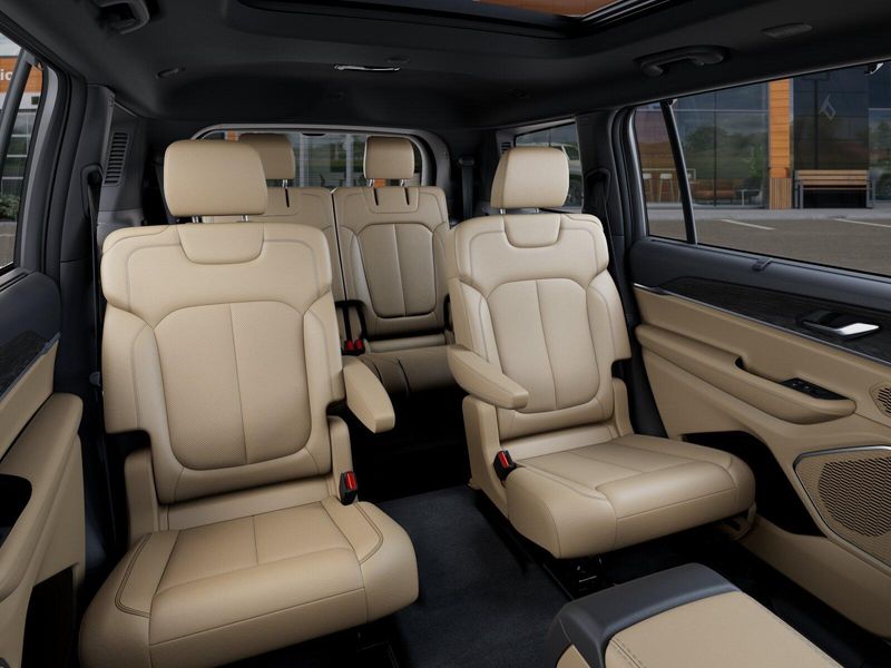 New 2026 Jeep Grand Cherokee L Limited 4x4Image 38