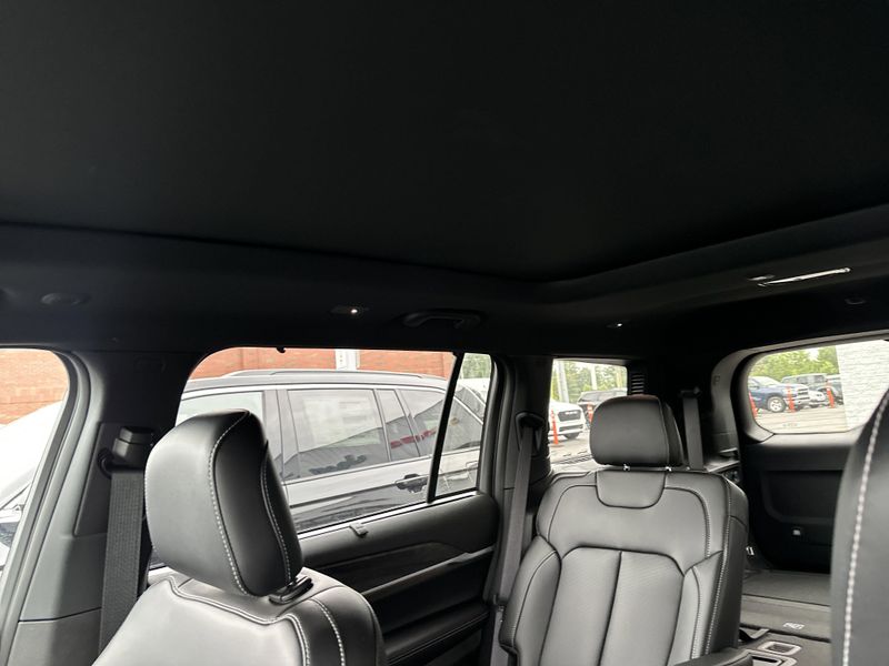 New 2025 Jeep Grand Cherokee L Limited 4x4Image 31