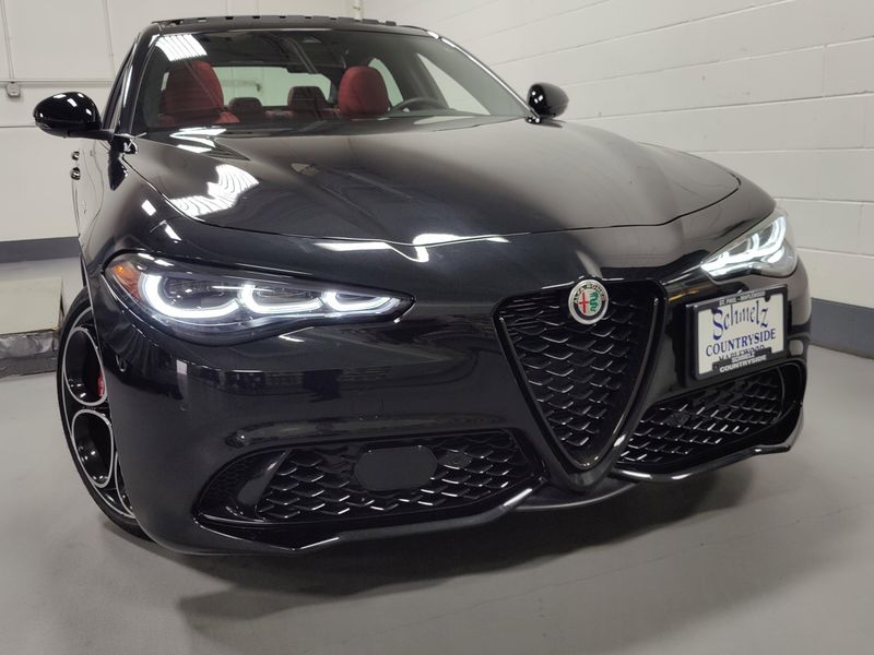 2024 Alfa Romeo Giulia Veloce Premium Q4 AWD w/Sunroof/NavImage 2