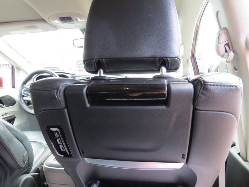 2020 Chrysler Pacifica Touring Plus photo 30