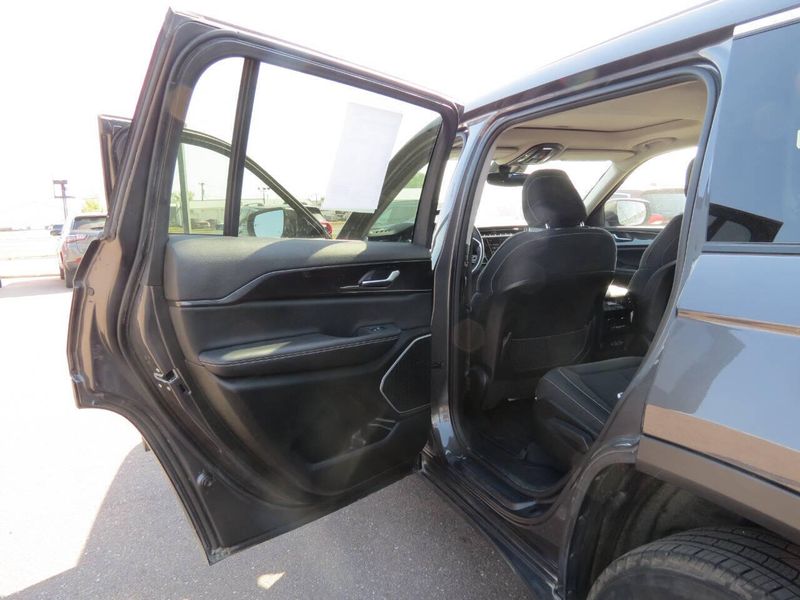 Used 2022 Jeep Grand Cherokee L Laredo 4x4 4dr SUVImage 26
