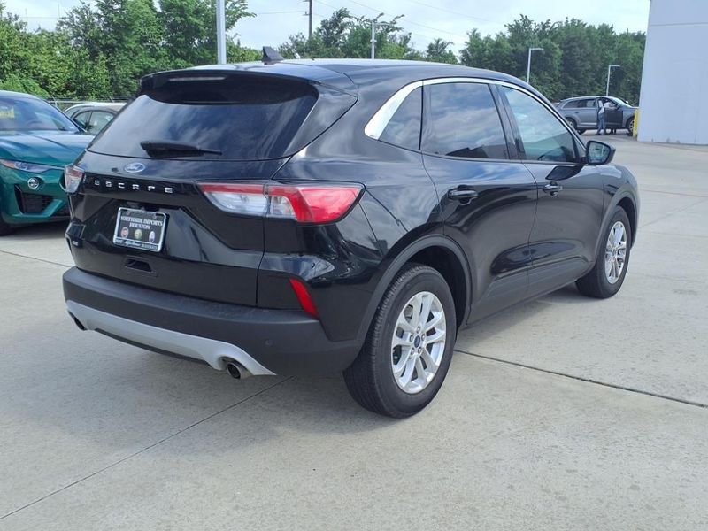 2021 Ford Escape SEImage 8
