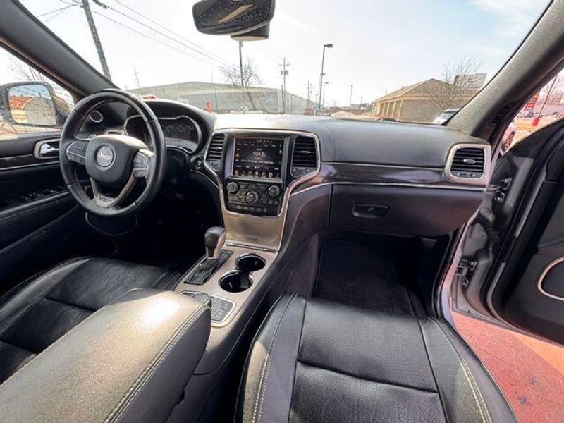 Used 2017 Jeep Grand Cherokee OverlandImage 14