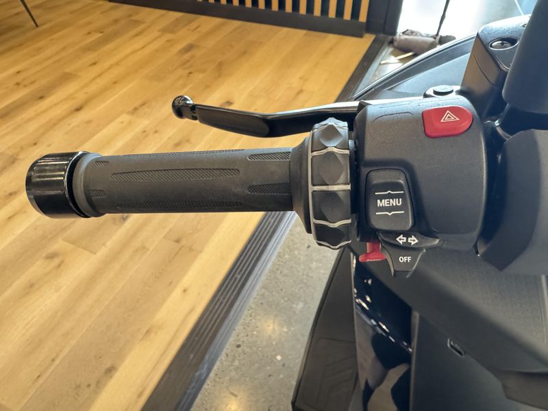 2024 BMW C 400 GT - IMPERIAL BLUE METALLIC 